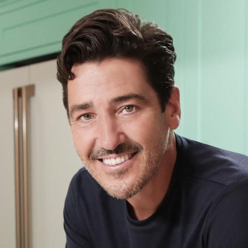 Photo of Jonathan Knight